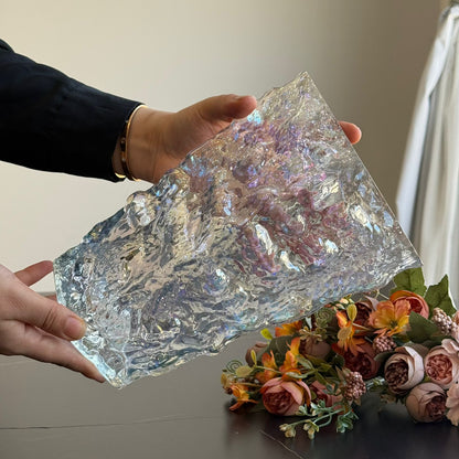 مزهرية حديثة منحوتة على الجليد