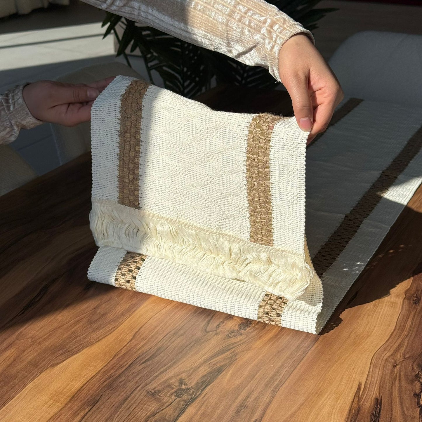 ٣٠ × ١٨٠سم ڕایەخی سەر مێزی دیکۆراتی شاهانە