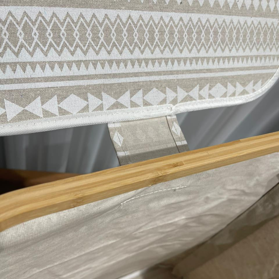 سلة تخزين قماشية بلمسات من الخيزران