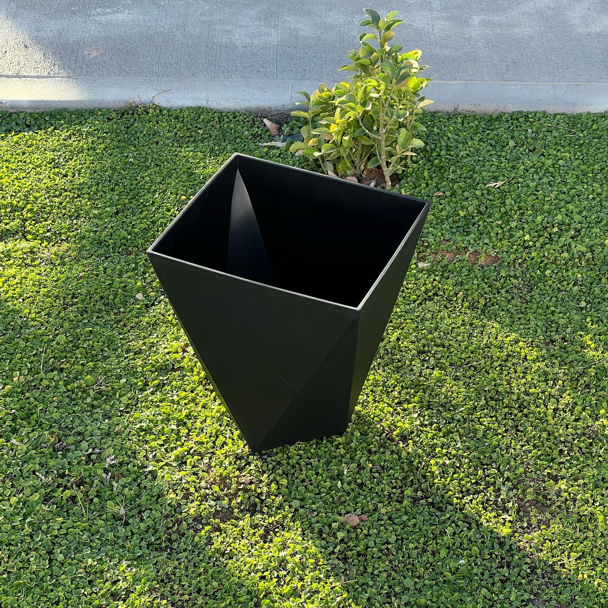 Modern Indoor/Outdoor Plant Pot