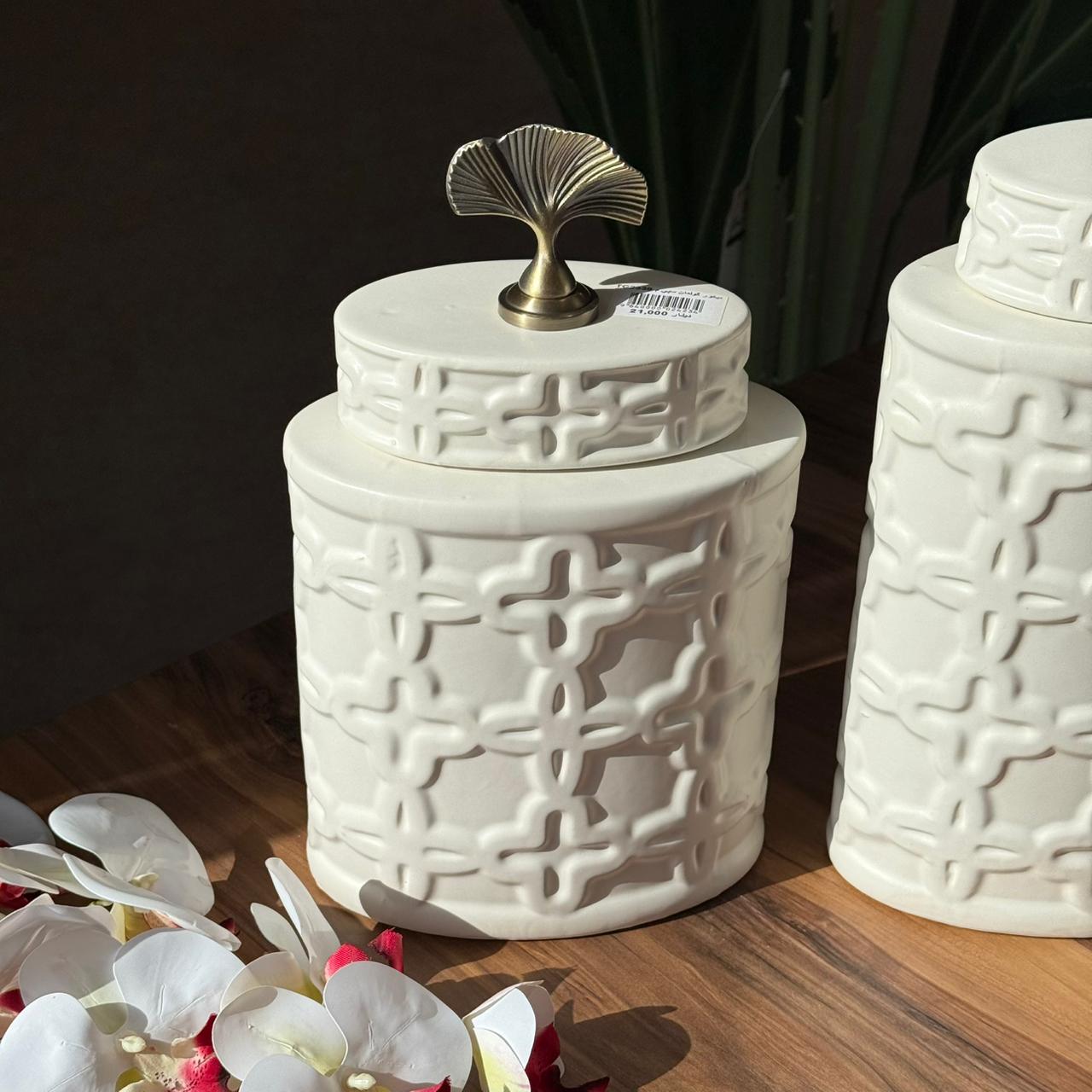 Luxury Ceramic Jars With Leaf-Topped Lids