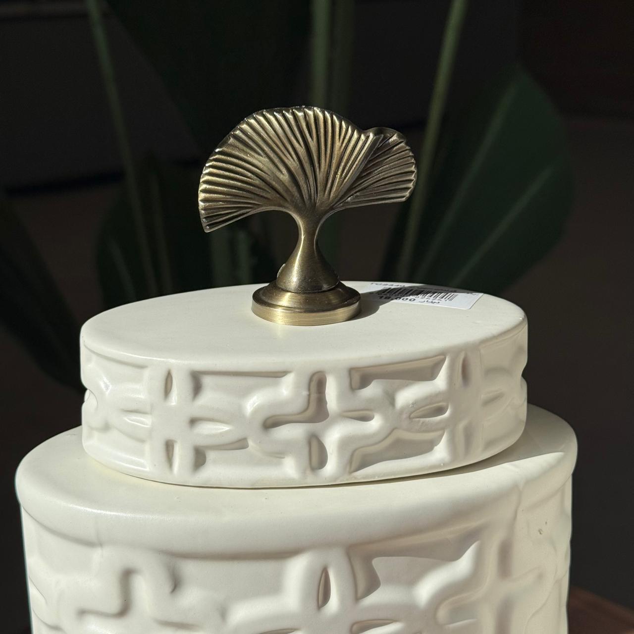 Luxury Ceramic Jars With Leaf-Topped Lids