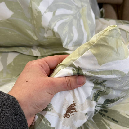 سێتێکی جێگەی نوستن دیکۆراتی نایاب – ٦ پارچە