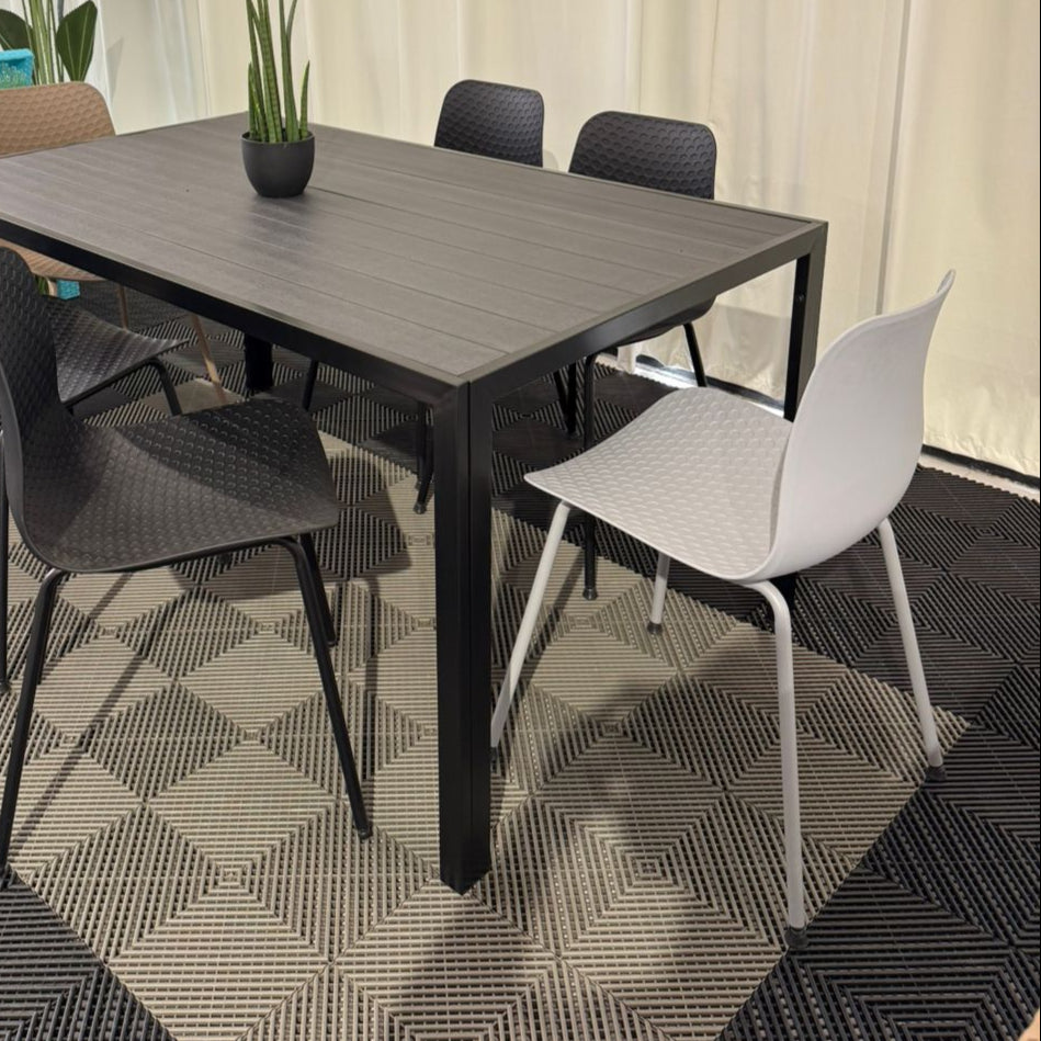 طقم أثاث خارجي حديث من كرسي وطاولة نوفا