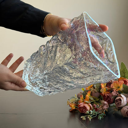 مزهرية حديثة منحوتة على الجليد