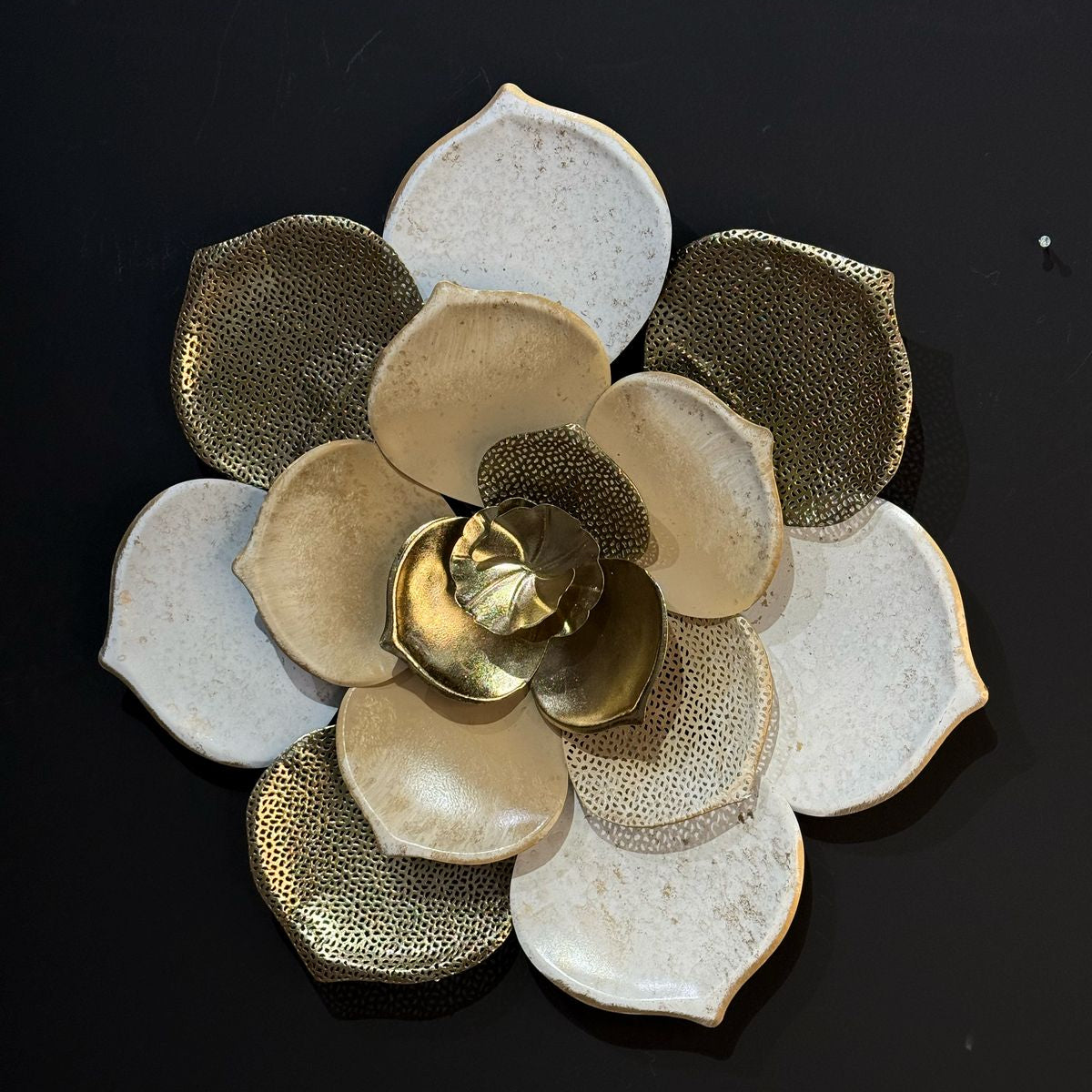 3 Sized Metal Flower Wall Decoration