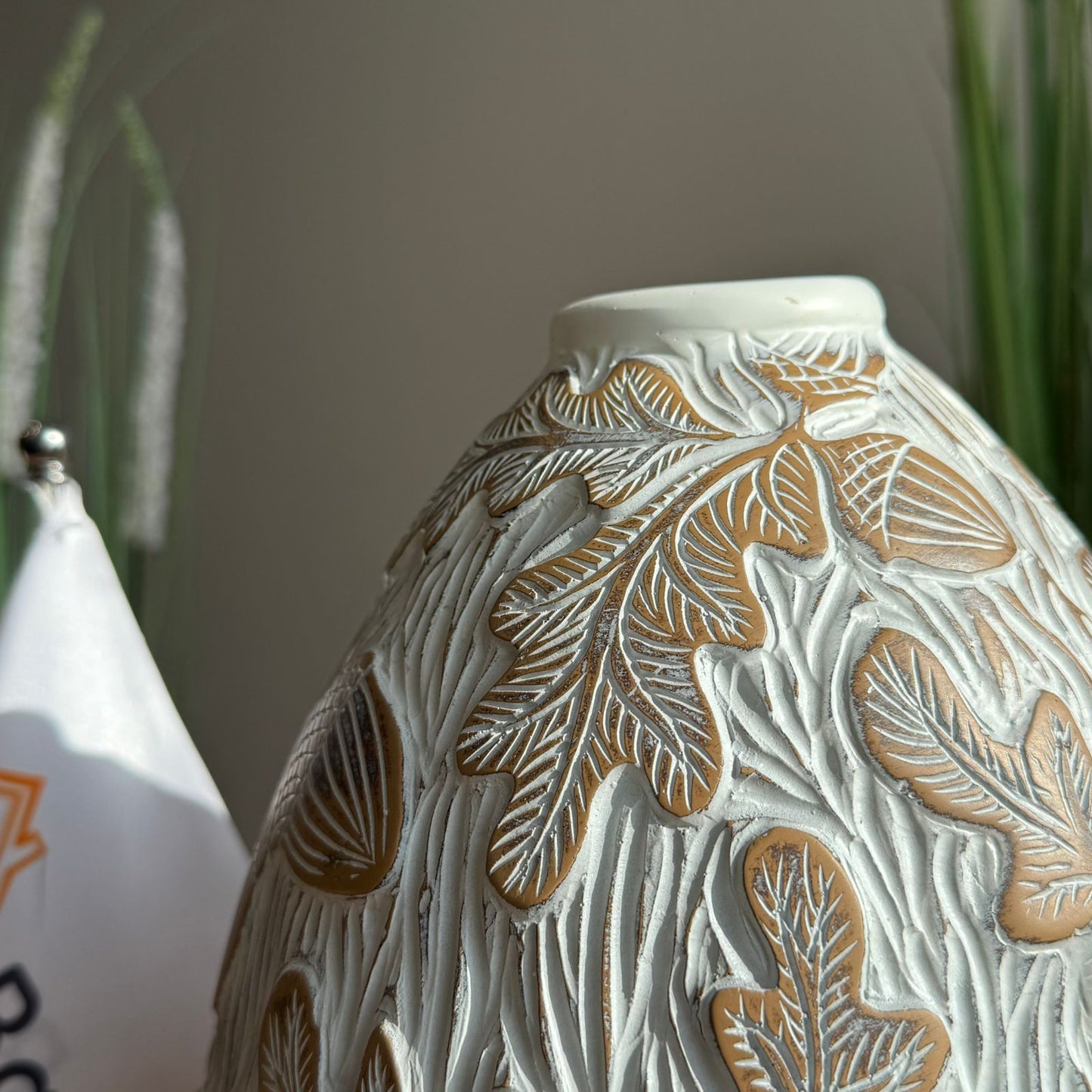 مزهرية سيراميك عتيقة مرسومة يدويًا