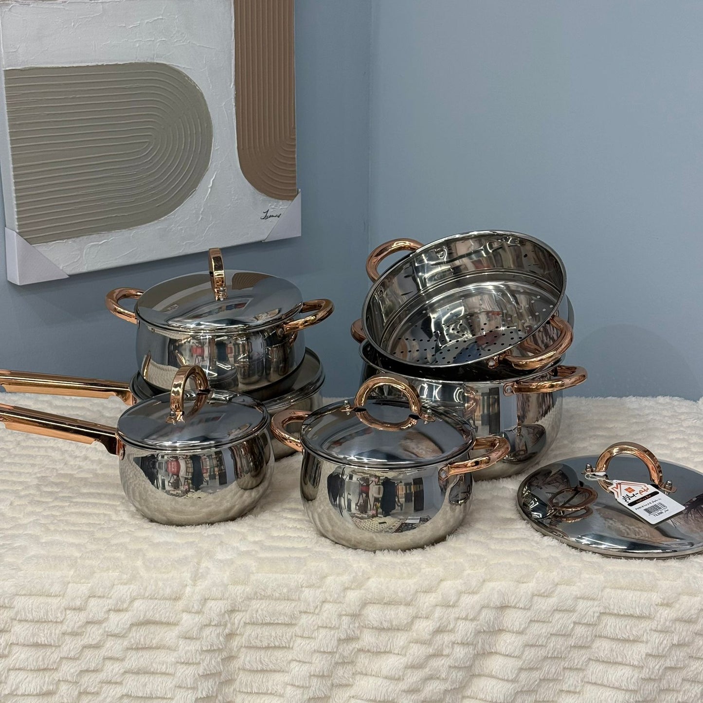 سێت مەنجەڵی چێشتلێنان لە پۆڵا ستانلێس بە دەستەی زێرین