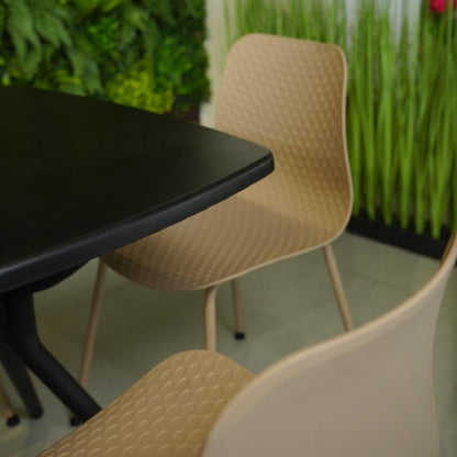 طقم أثاث خارجي عصري من كرسي وطاولة مربعة متينة