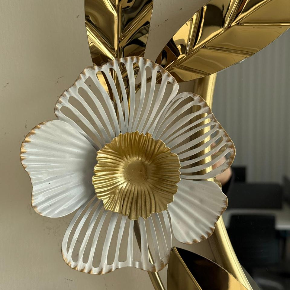 




مرآة حائط SMB0231 ذهبية اللون بإطار بوصة مع ديكور




