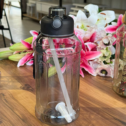 زجاجة شرب رياضة متعددة الألوان مع قش