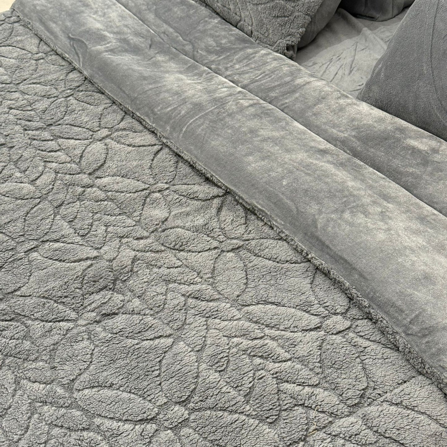 6 PCS - Modern Grey Plush Comforter Set