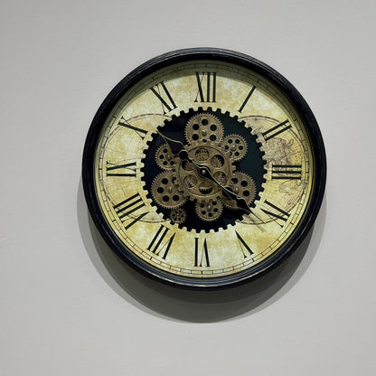 ساعة حائط مزخرفة كلاسيكية
