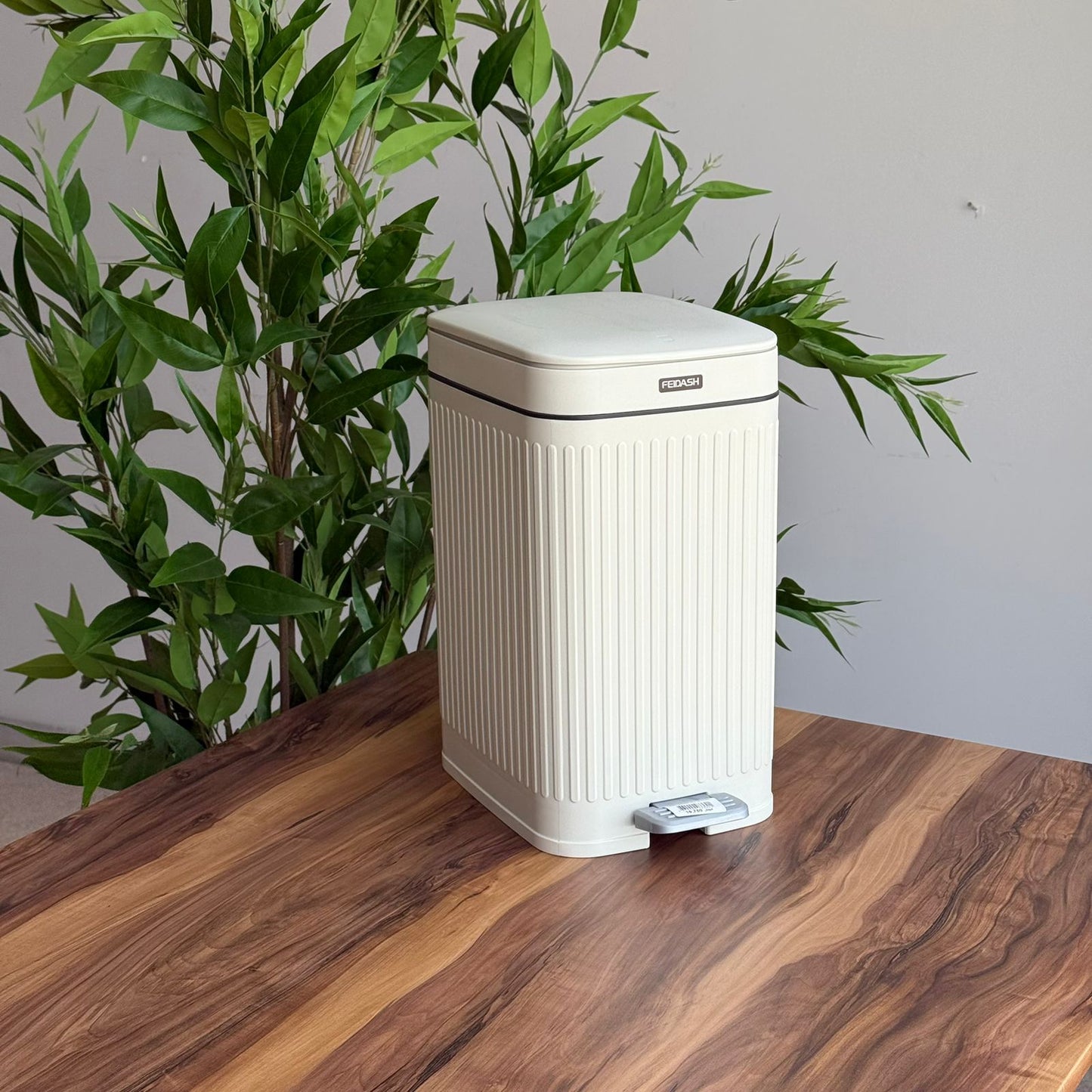 دواسة فاخرة وصندوق قمامة ضغط مع دلو داخلي