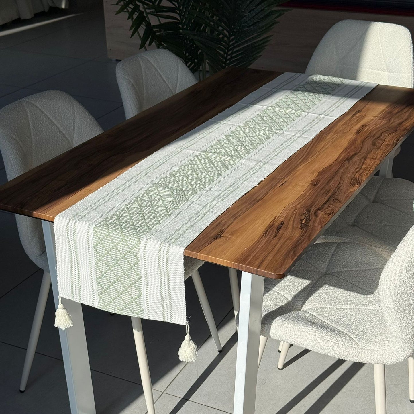 ٣٥ × ٢٢٨سم ڕایەخی سەر مێزی دیکۆراتی شاهانە