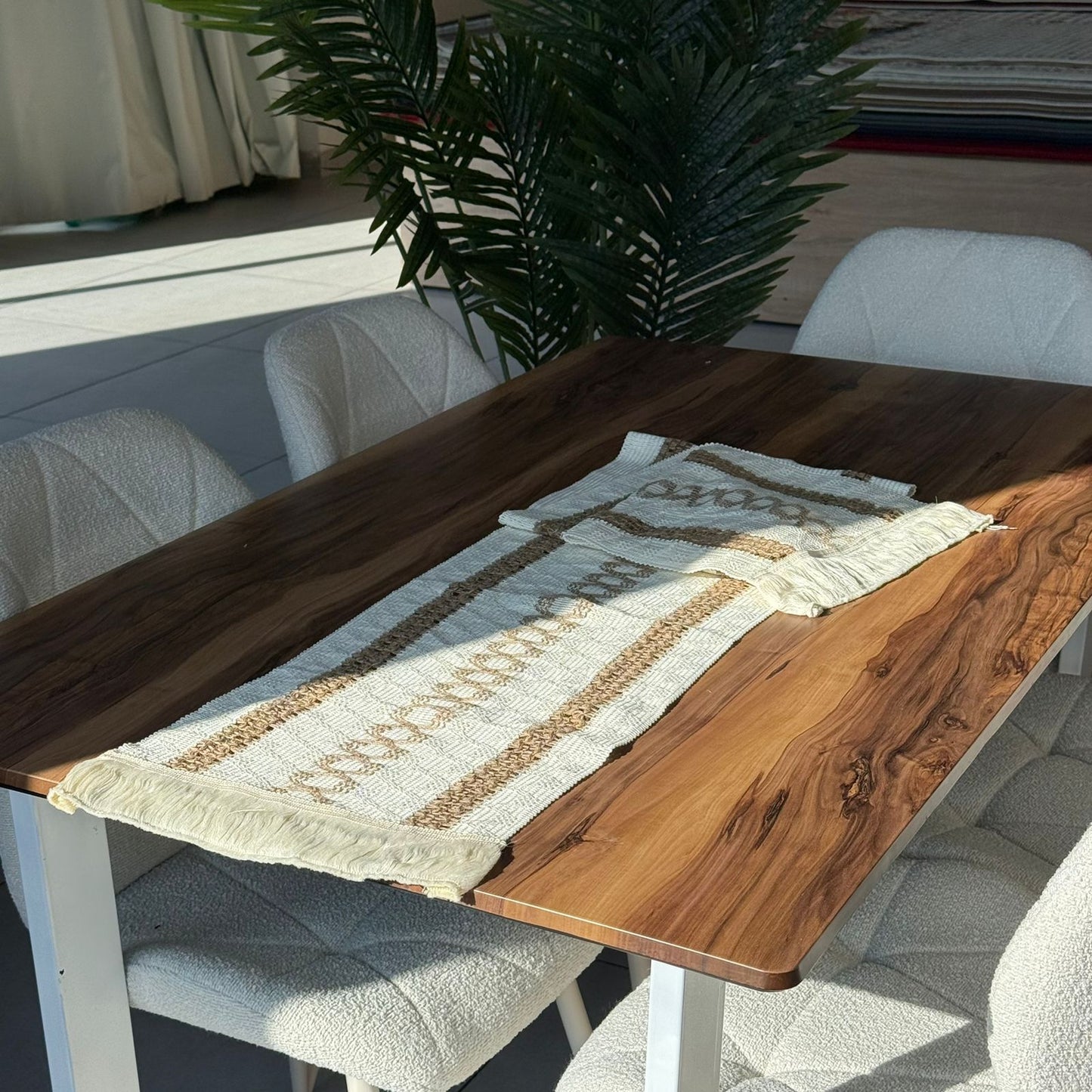 ٣٠ × ١٨٠سم ڕایەخی سەر مێزی دیکۆراتی شاهانە