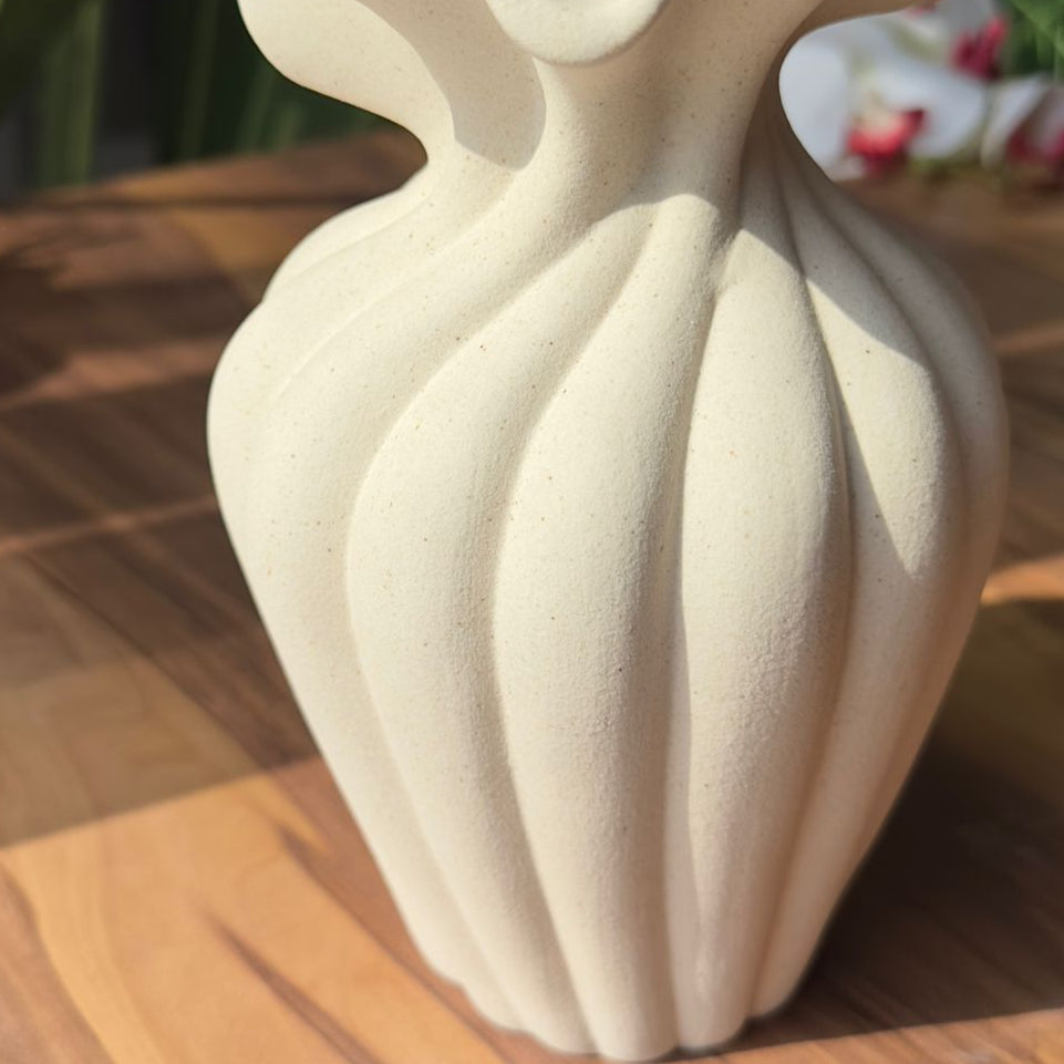Velora Crest Vase