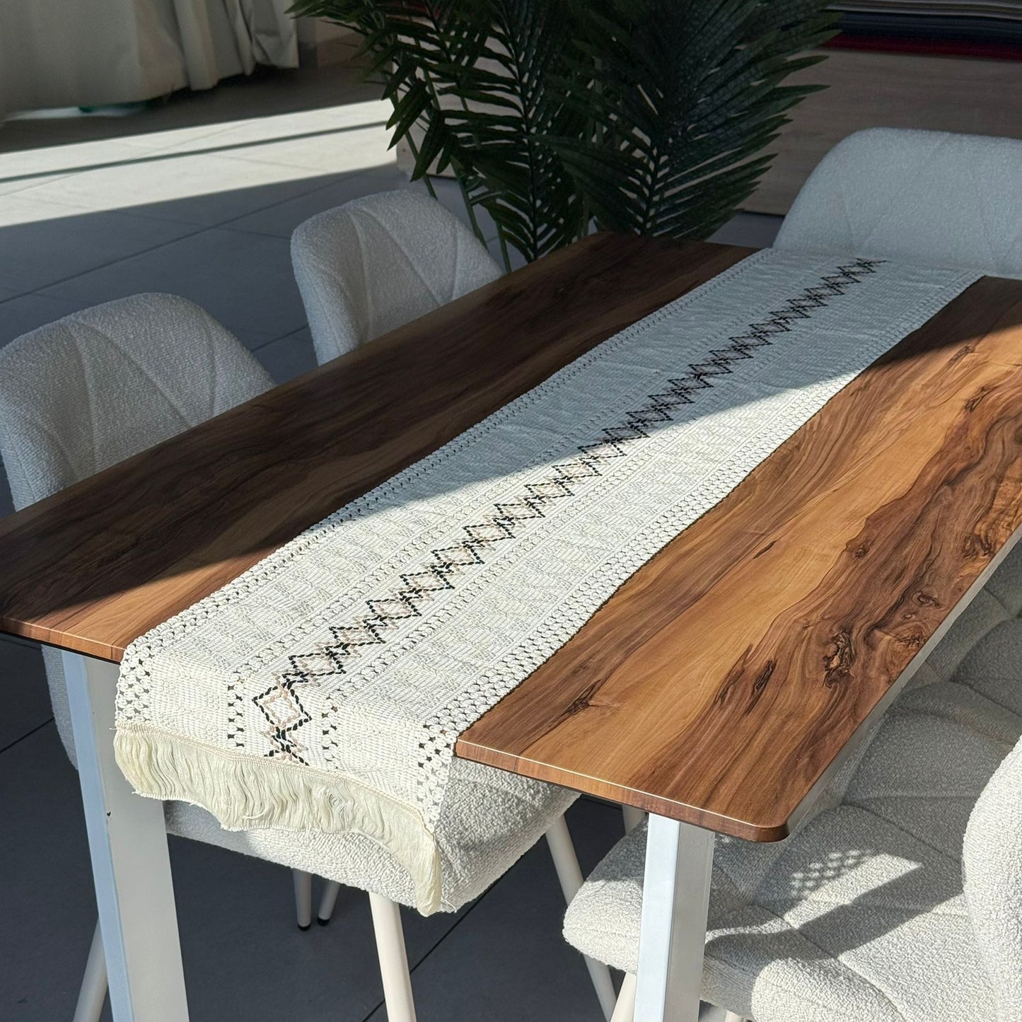 ٣٠ × ١٨٠سم ڕایەخی سەر مێزی دیکۆراتی شاهانە