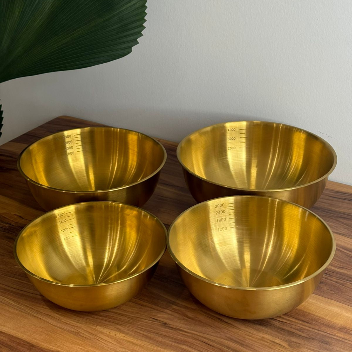 أوعية خلط وتقديم فاخرة متعددة الاستخدامات من الفولاذ المقاوم للصدأ باللون الذهبي - مع علامات قياس