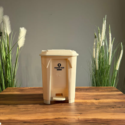 سلة مهملات كلاسيكية بدواسة - مجموعة متعددة الأحجام