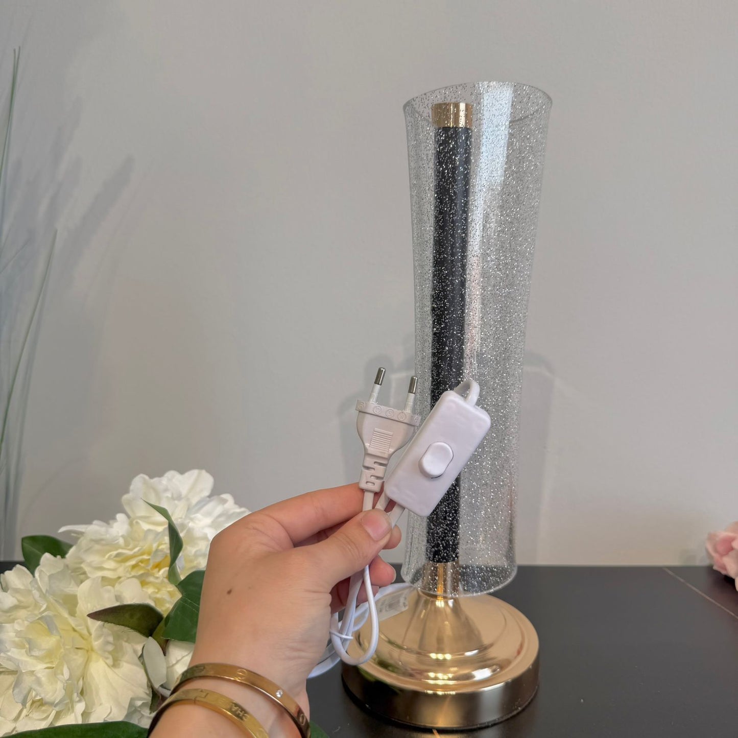 چرای سەر مێزی مۆدێرن و کریستاڵ