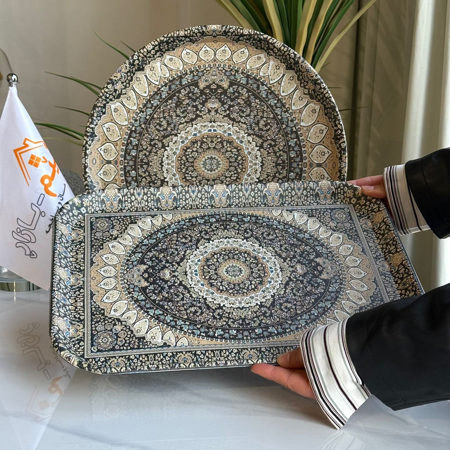 صينية تقديم بنمط ملكي