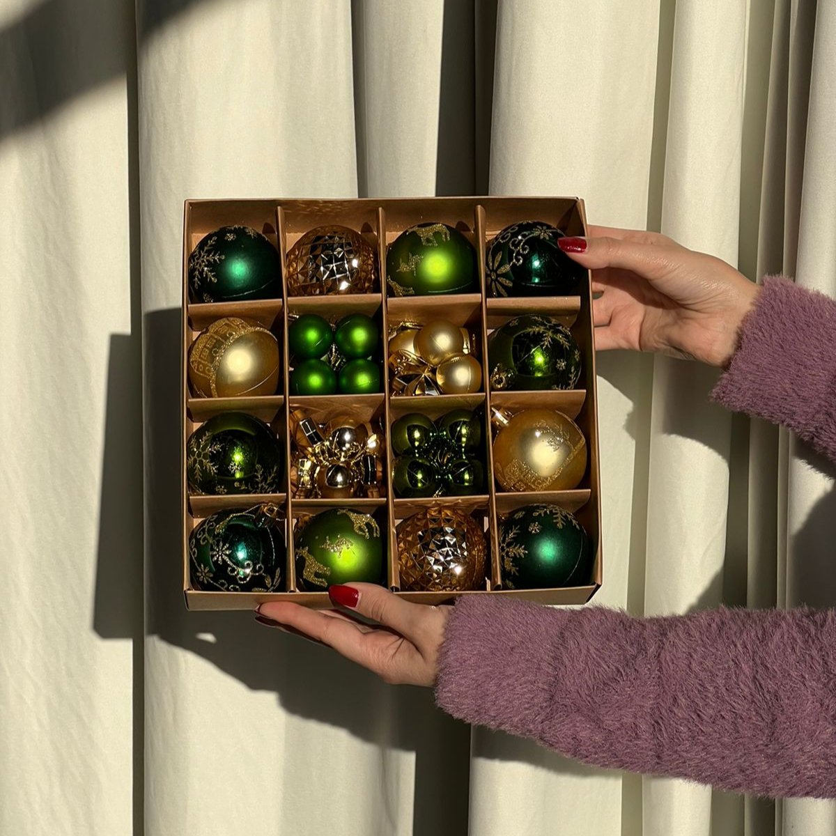 C6 - Christmas Tree Colorful Decoration Balls