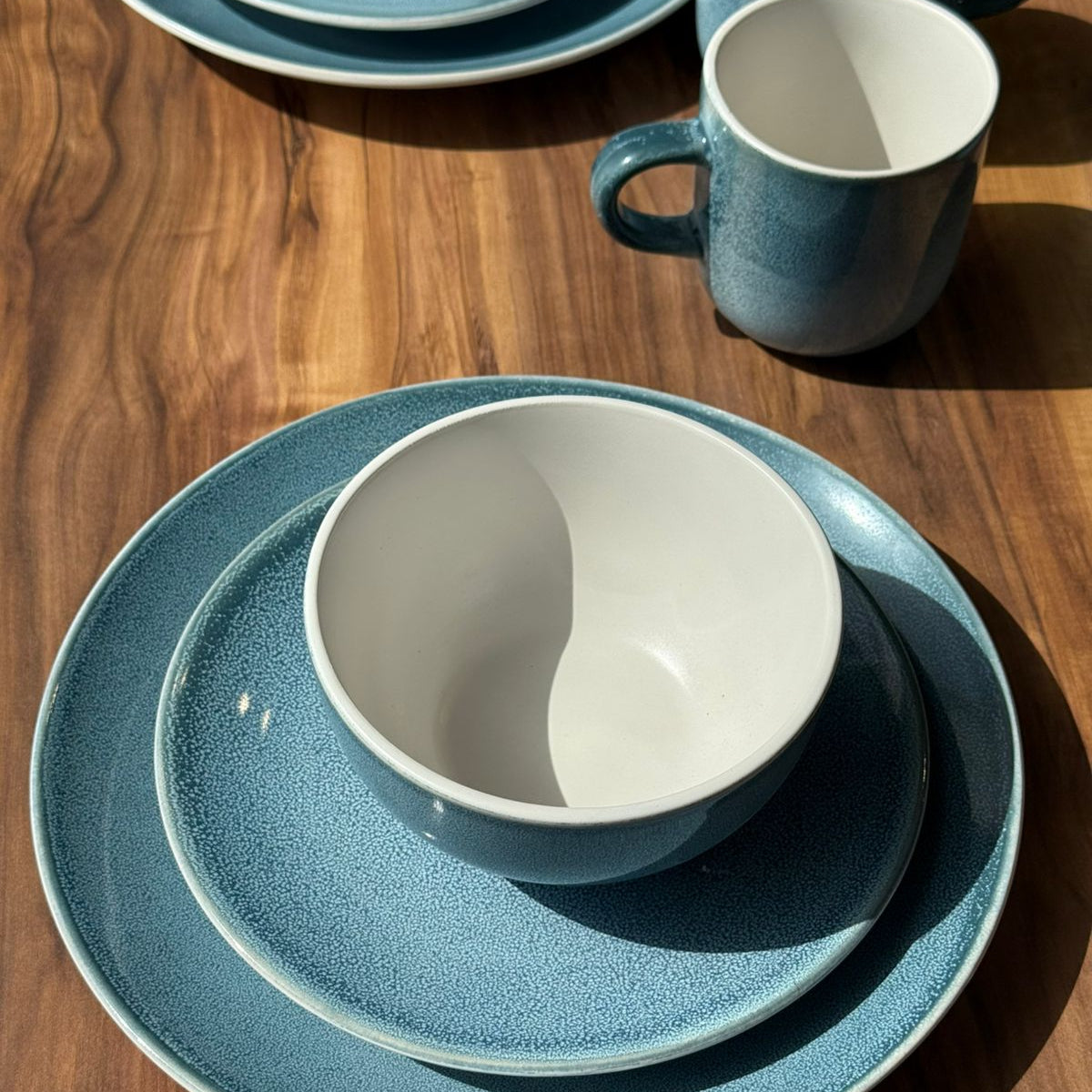 Celeste Wave-16-PCS Luxe Ocean Blue Dinnerware Set