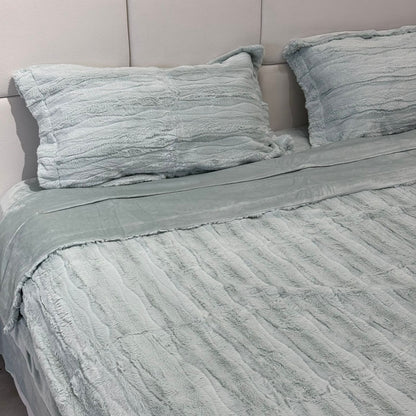 Luxury Plush 4-Piece Bedding Set – Soft & Cozy