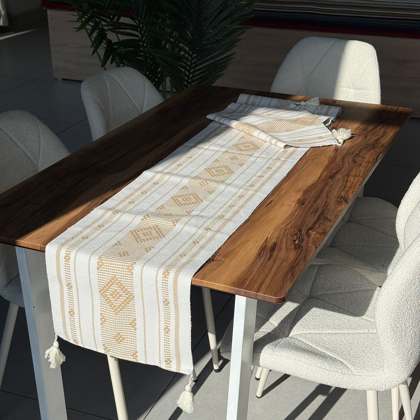 ٣٥ × ٢٢٠سم ڕایەخی سەر مێزی دیکۆراتی شاهانە