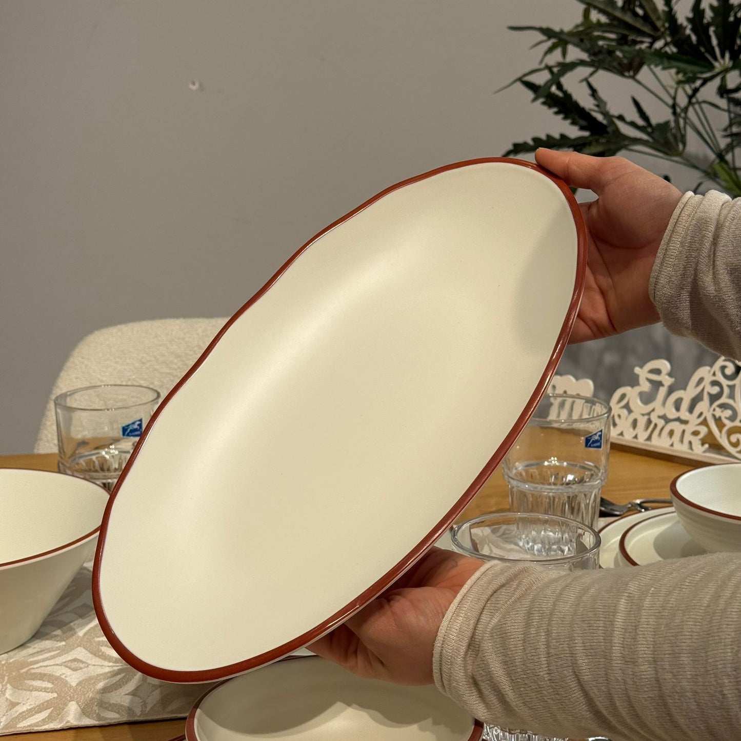 Modern Luxury Melamine Dinnerware Set - 24 Pieces