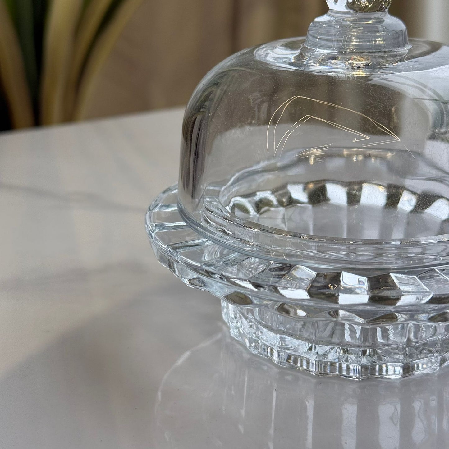 طبق تقديم زجاجي صغير مع غطاء