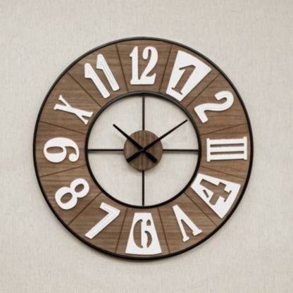 ساعة حائط خشبية