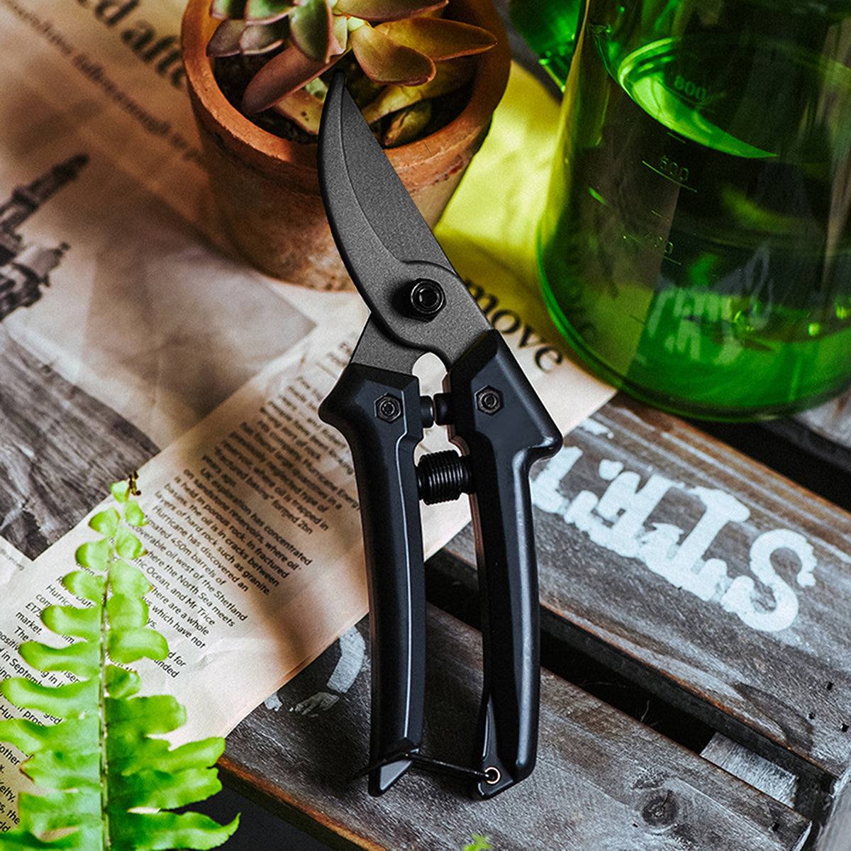 Multi-Functional Gardening Scissors