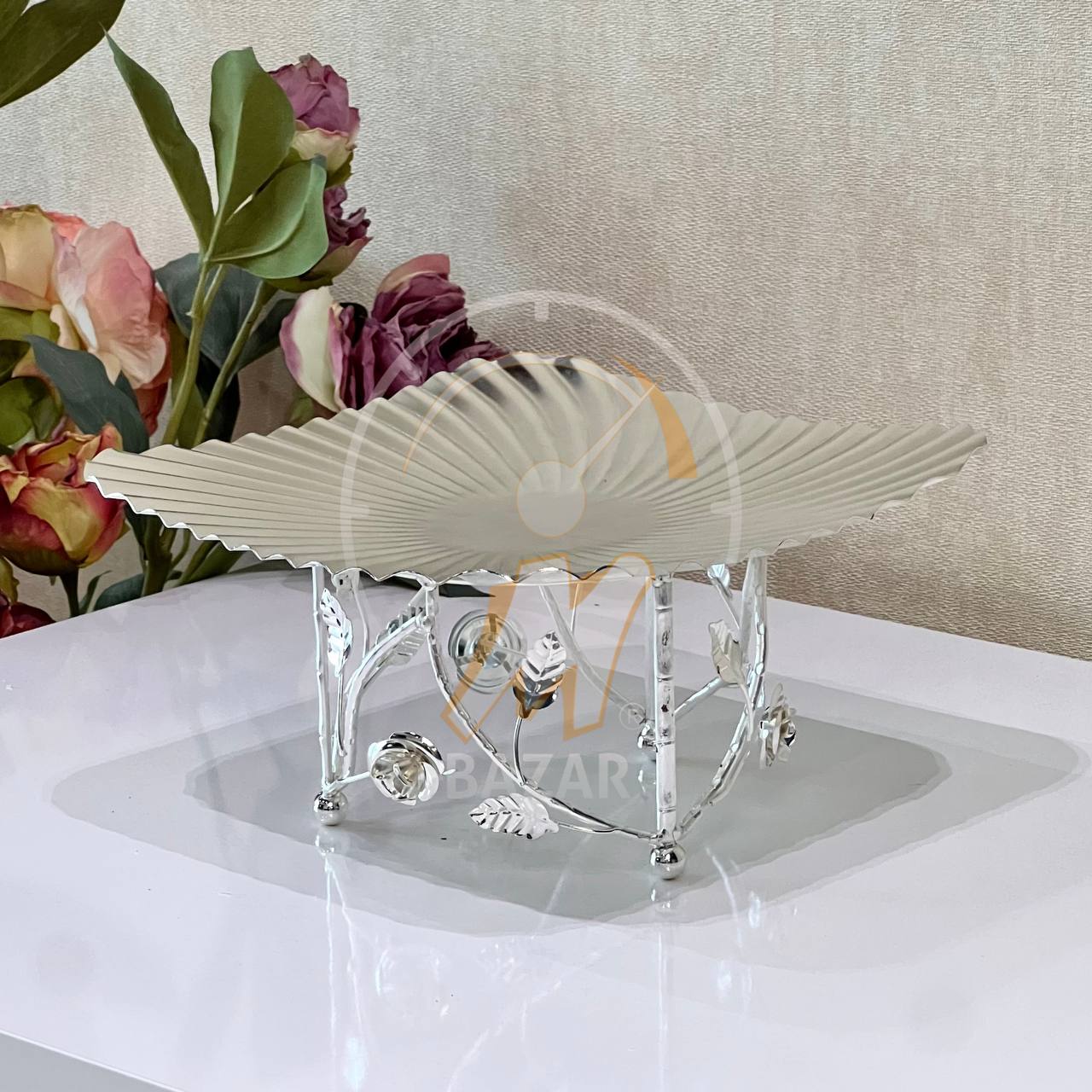 طبق تقديم متعدد الأغراض مع حامل