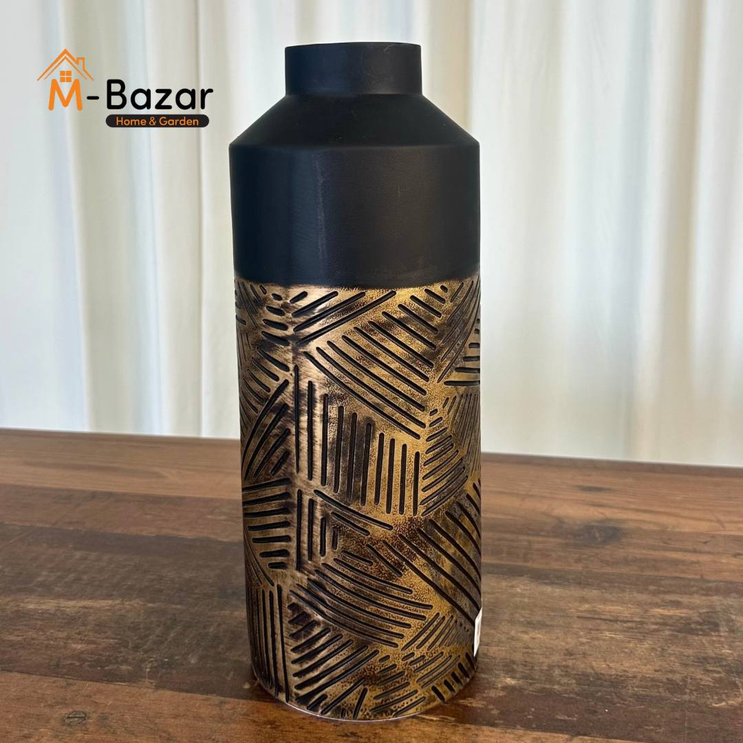 مزهرية عتيقة مزخرفة مرسومة باليد