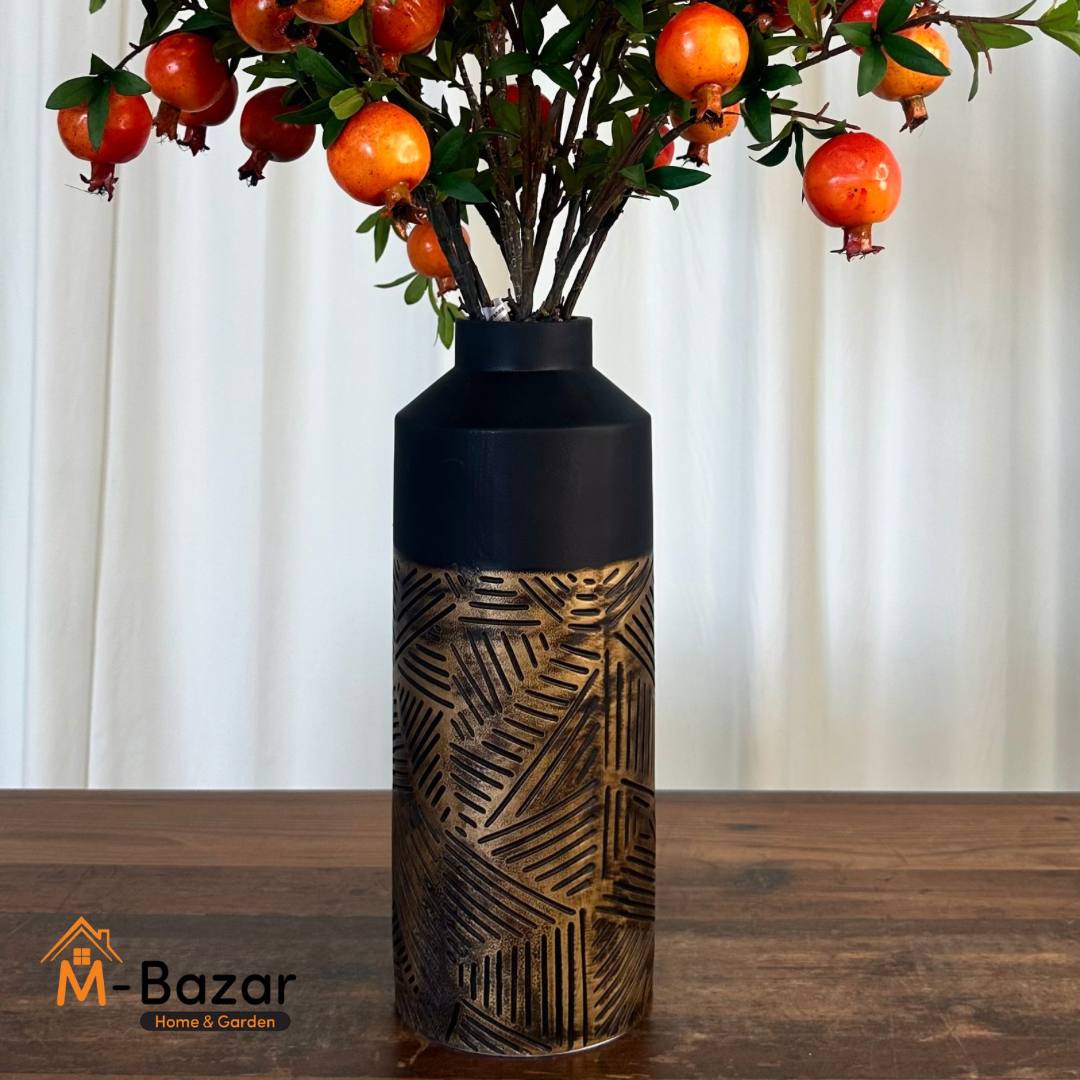 مزهرية عتيقة مزخرفة مرسومة باليد