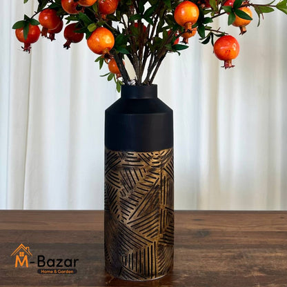 مزهرية عتيقة مزخرفة مرسومة باليد