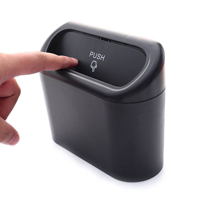 سلة المهملات الصغيرة المعلقة على السيارة